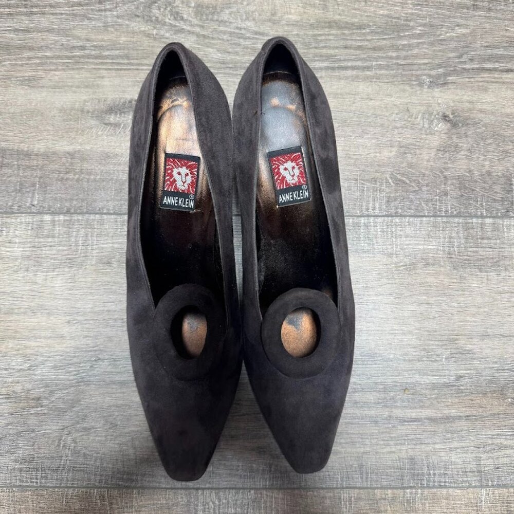 Anne Klein Brown Suede Snipped Toe Pumps Women's Size 8.5 Italian made - Picture 2 of 7